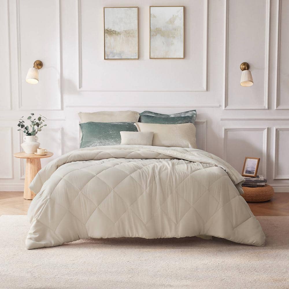 Isabel (4-Piece) Champagne Polyester Full/Queen Velvet Comforter Set with Throw Pillow price history on PriceWatchPro