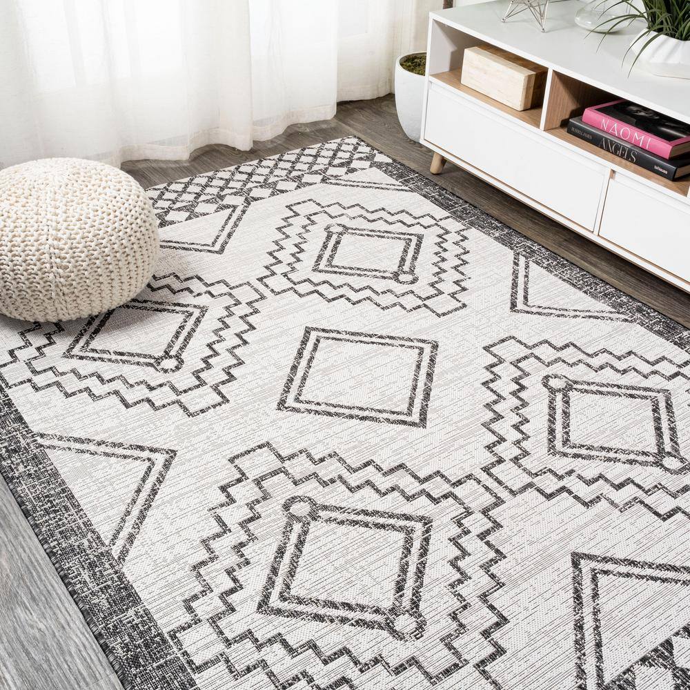Ivory/Black Geometric Synthetic 3x5 Indoor/Outdoor Area Rug