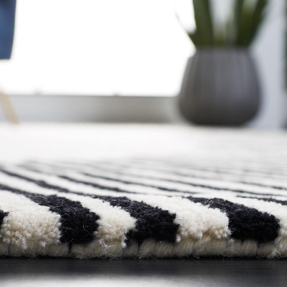Handmade Tufted Black and Ivory Wool Area Rug 6' x 9'
