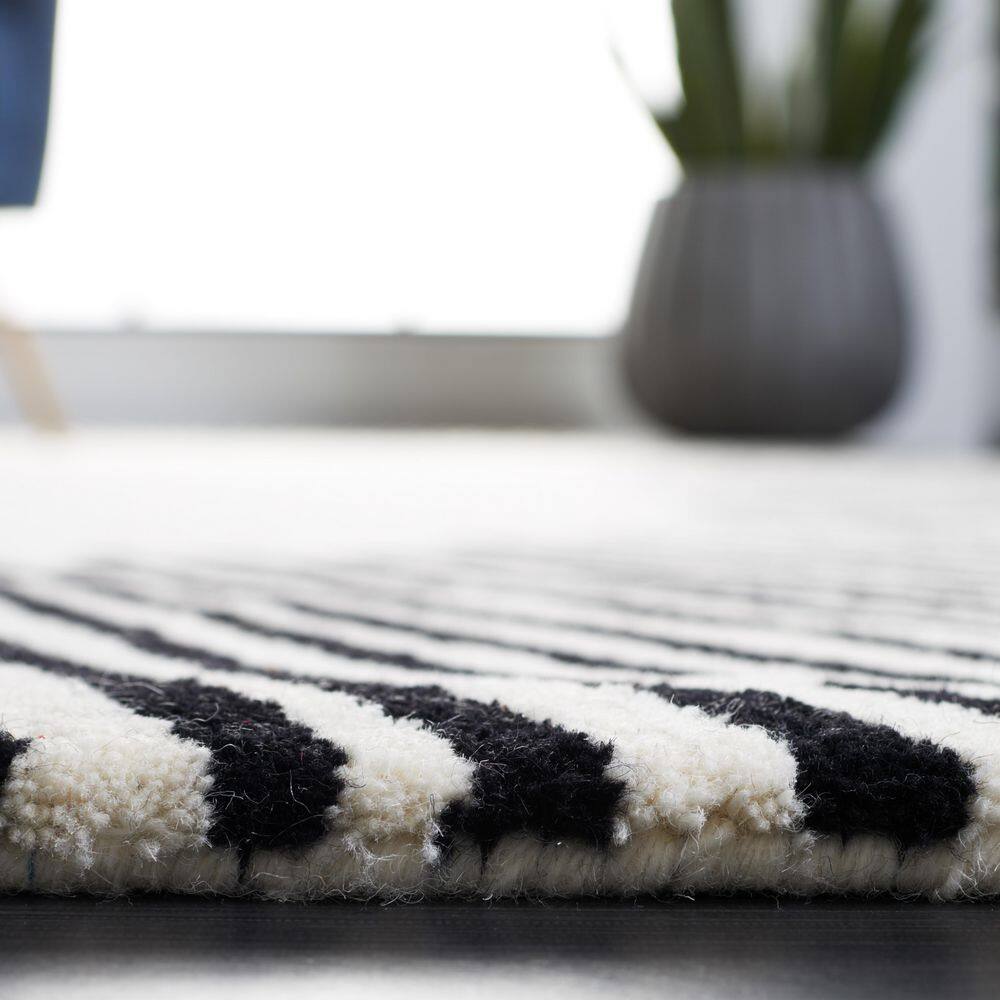 Ivory and Black Rectangular Wool Tufted Area Rug 8' x 10'