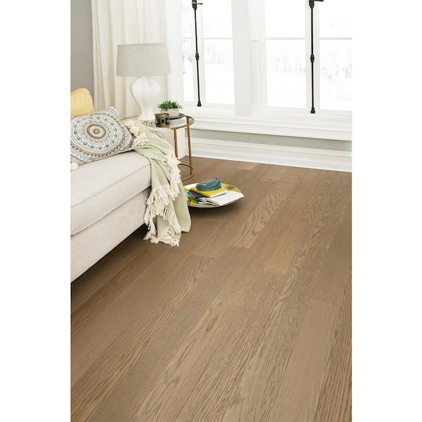 Banff White Oak 2/7 in. T x 5 in. W Click Lock Wire Brushed Engineered Hardwood Flooring (16.7 sq.ft./case)