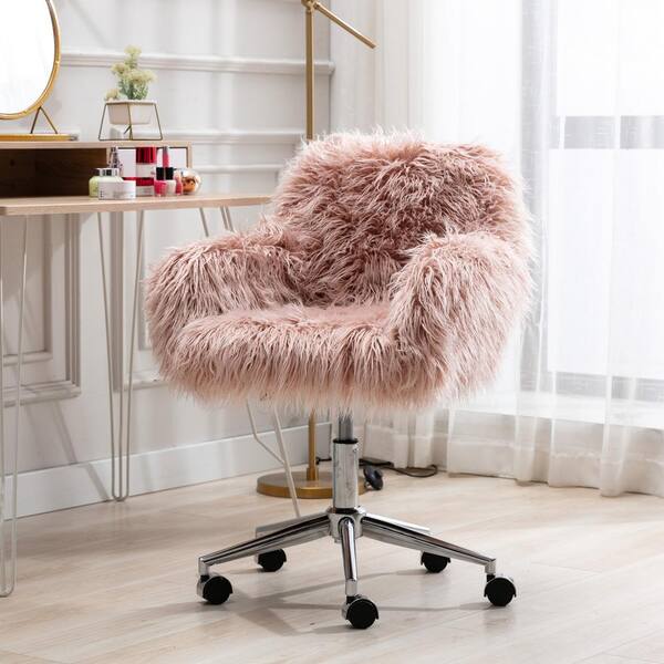 fur chair pink