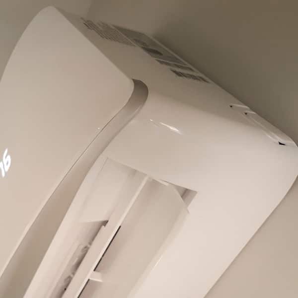 DuctlessAire - 21 SEER 24,000 BTU Wi-Fi Ductless Mini Split Air Conditioner and Heat Pump Variable Speed Inverter - 220V/60Hz