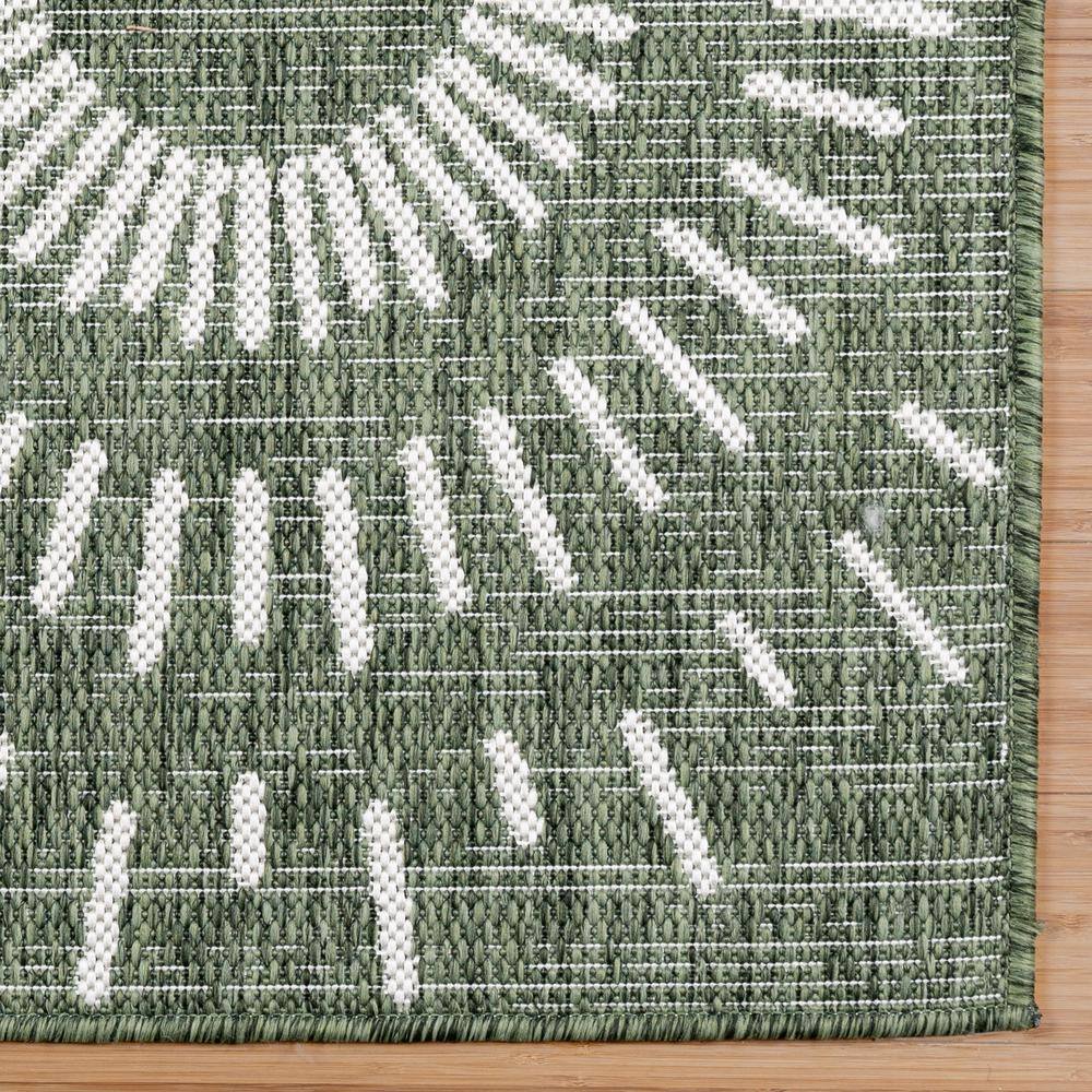 Tiaret Green and Beige Flatweave Indoor/Outdoor Area Rug 5' x 7'