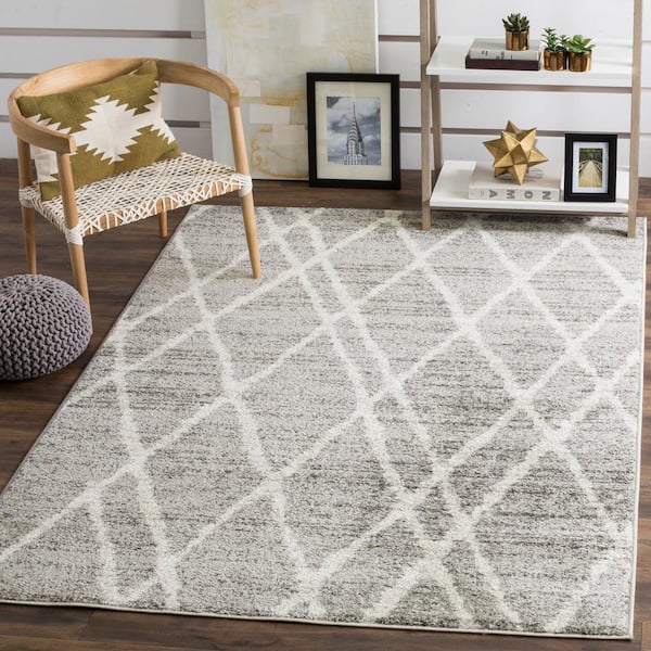 Adirondack Ivory/Silver 4 ft. x 4 ft. Square Diamond Geometric Area Rug