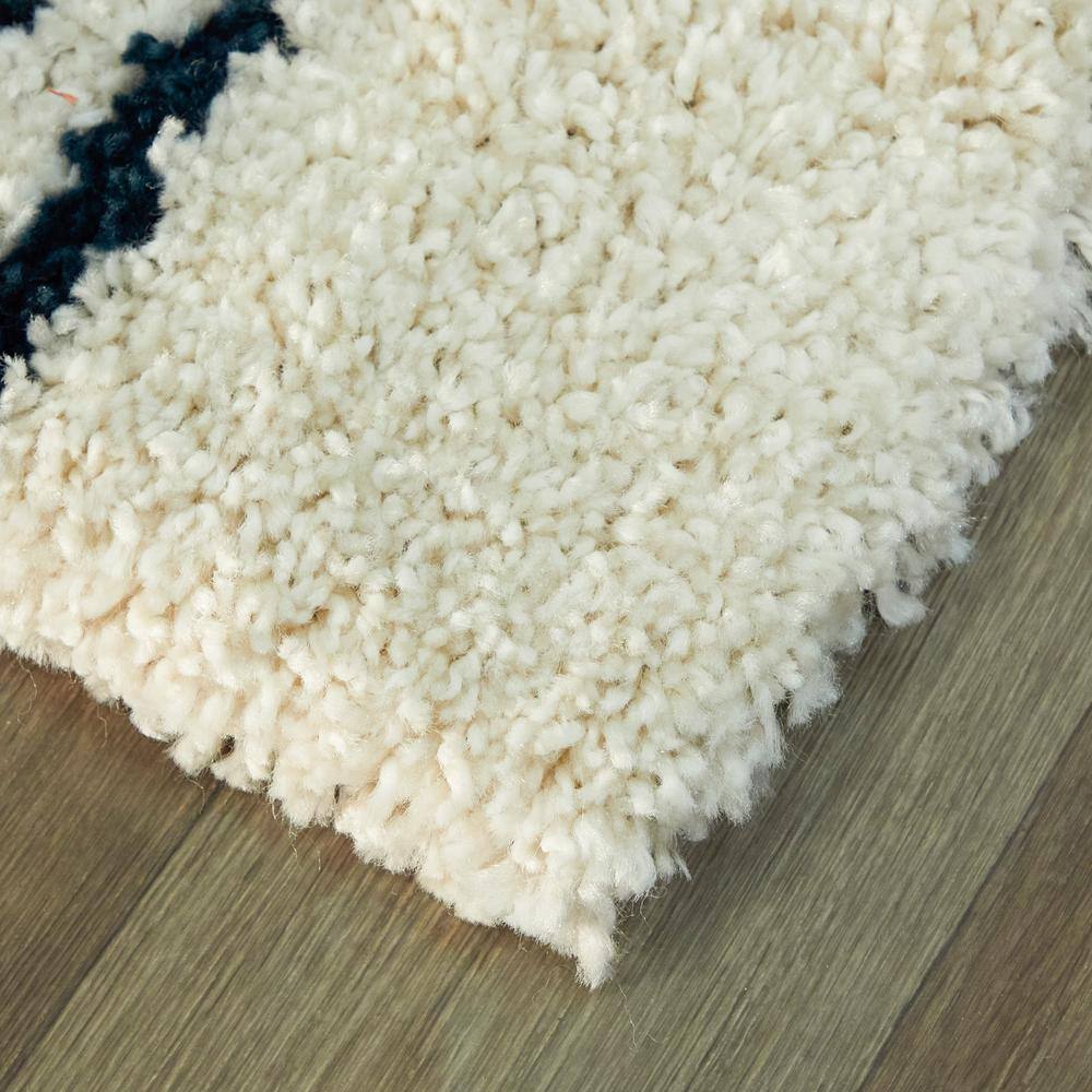 Navy Whisper 5' x 7' White & Navy Geometric Shag Rug