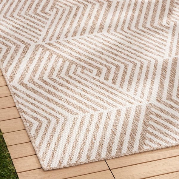 Patio Country Beige 4 ft. x 5 ft. Ombre Geo Polypropylene Indoor/Outdoor Area Rug