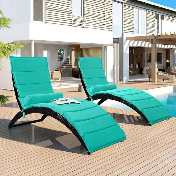 Unbranded 2-Piece Foldable Wicker Outdoor Chaise Lounge with Blue Cushion