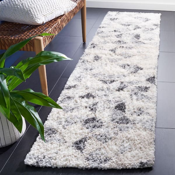 Berber Shag 2 ft. x 9 ft. Gray/Ivory Geometric Modern Runner Rug