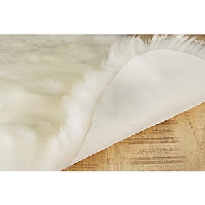 New Zealand Natural 7 ft. x 6 ft. Octo Sheepskin Area Rug
