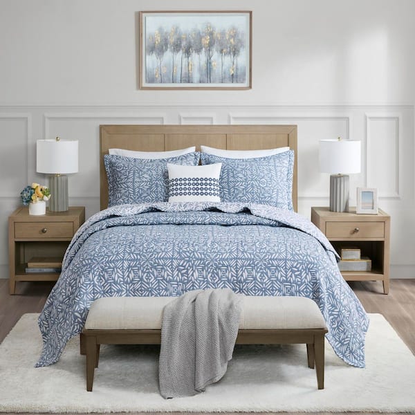 MADISON PARK Signature Harmony 4-Piece Blue Botanical Cotton Blend Full/Queen Oversized Reversible Matelasse Quilt Set with Throw Pillow