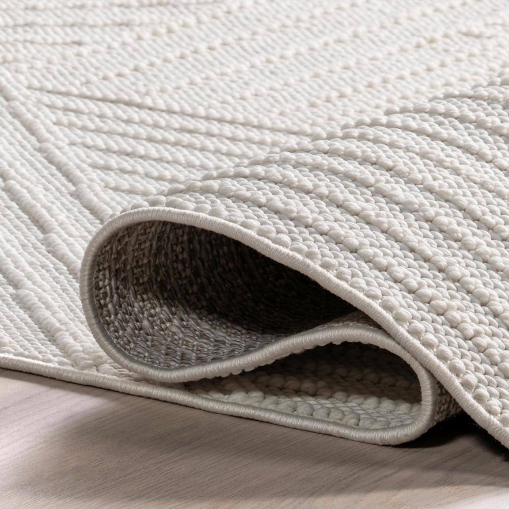 Makena Off-White Geometric Synthetic 5' x 7' Area Rug
