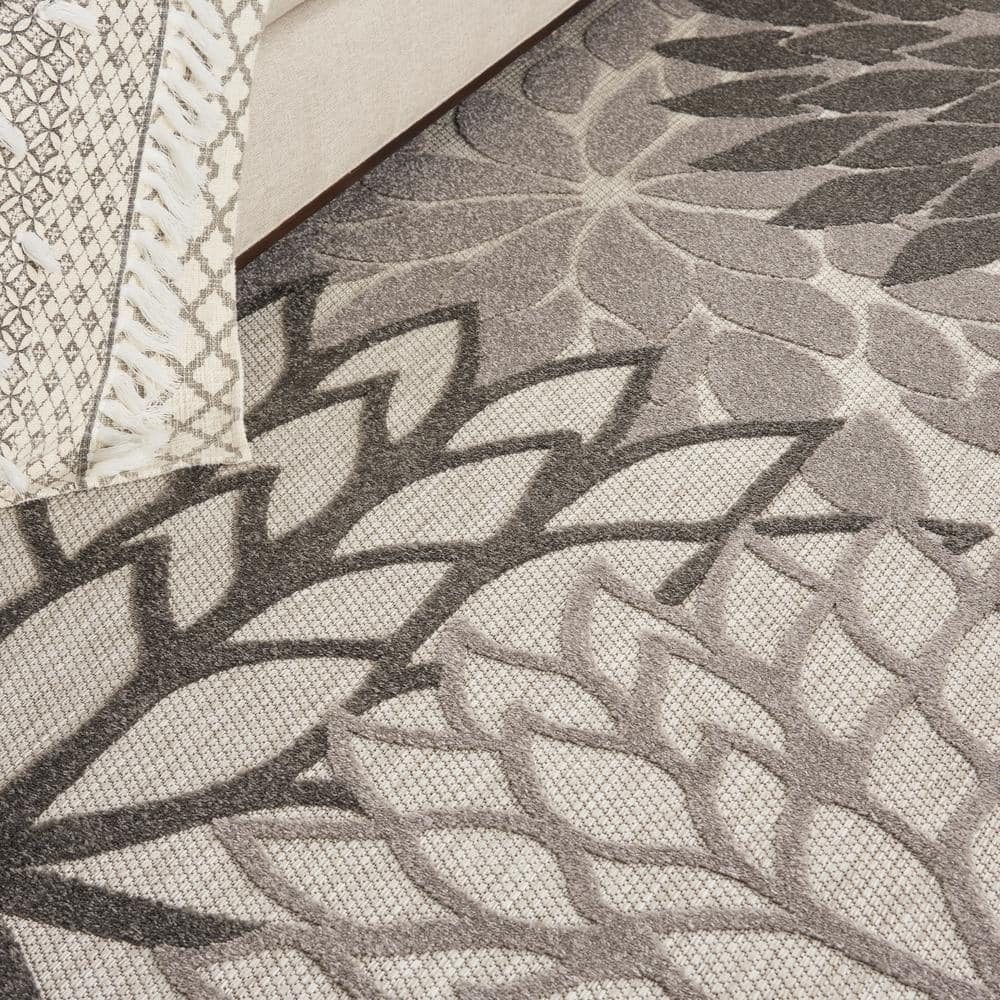 Silver Grey Floral Bloom 9' x 12' Synthetic Easy-Care Rug