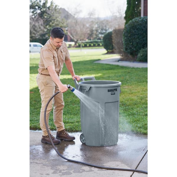 https://images.thdstatic.com/productImages/49527684-c232-4c46-b24a-d8aa5f717501/svn/rubbermaid-commercial-products-outdoor-trash-cans-2131928-76_600.jpg