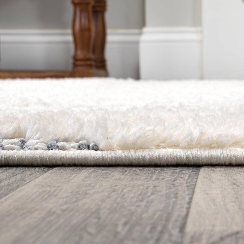 Cream/Gray Moroccan Trellis 4' x 6' Plush Area Rug