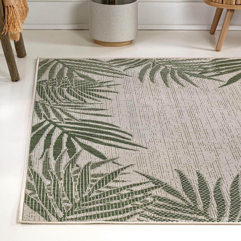 Isla Green and Cream Synthetic 4' x 6' Indoor/Outdoor Area Rug