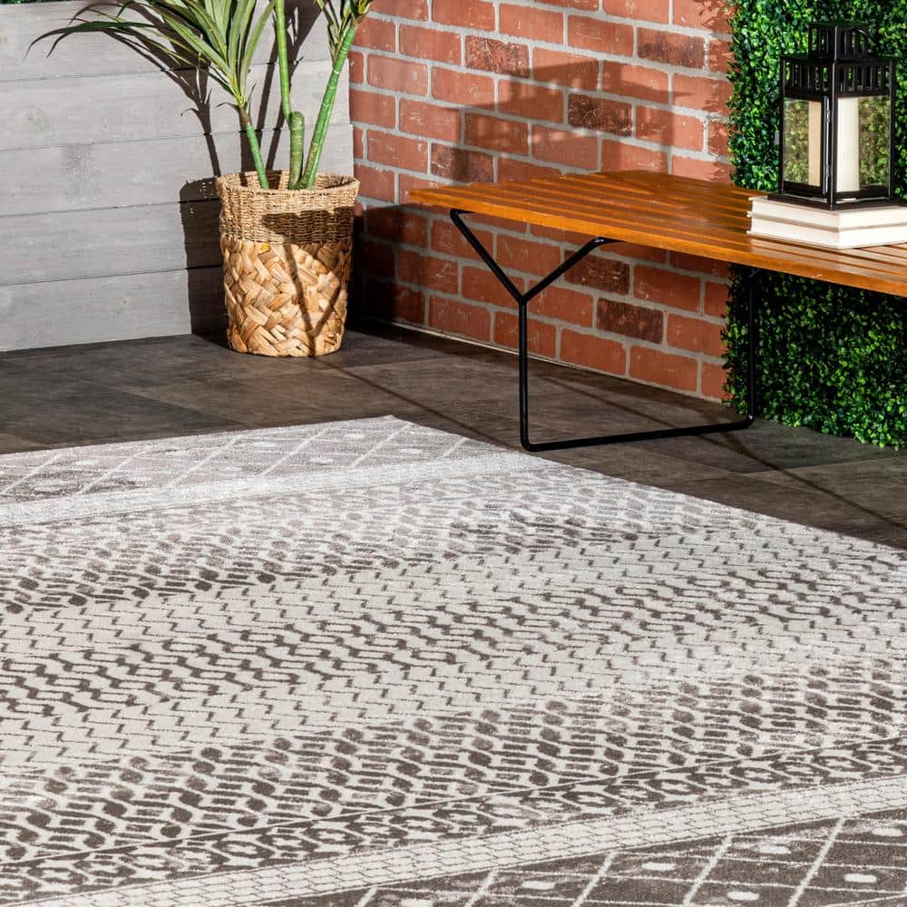 Easy-Care Reversible Moroccan Trellis 5' x 8' Area Rug in Gray