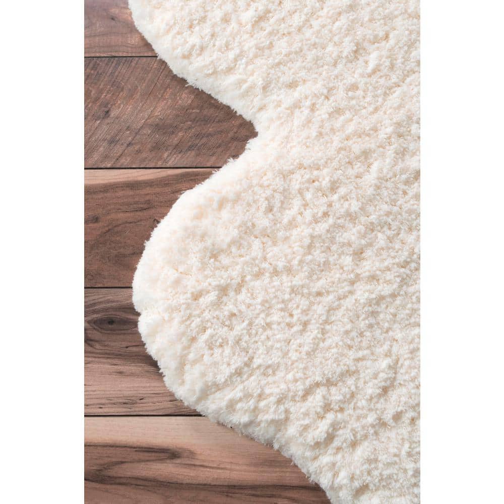 Hand-Tufted Off-White Faux Sheepskin Shag Rug