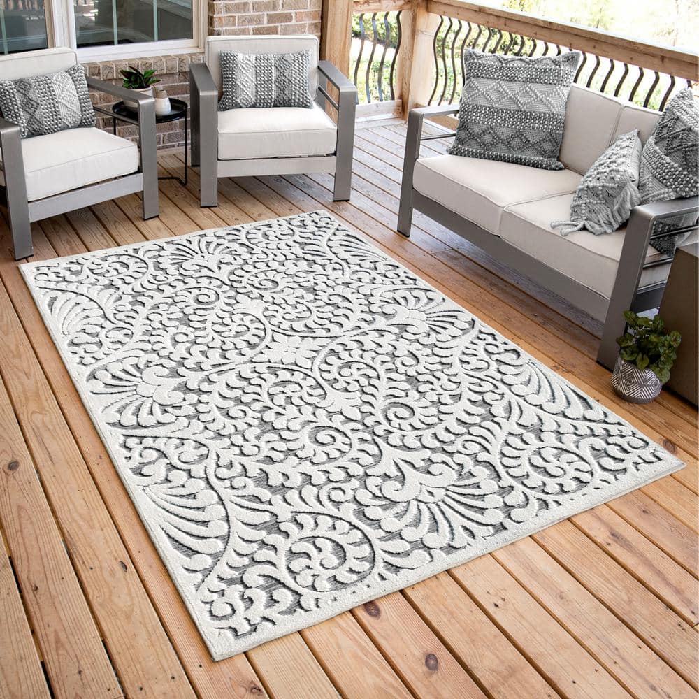 Natural Gray Floral Rectangular Synthetic Indoor/Outdoor Rug