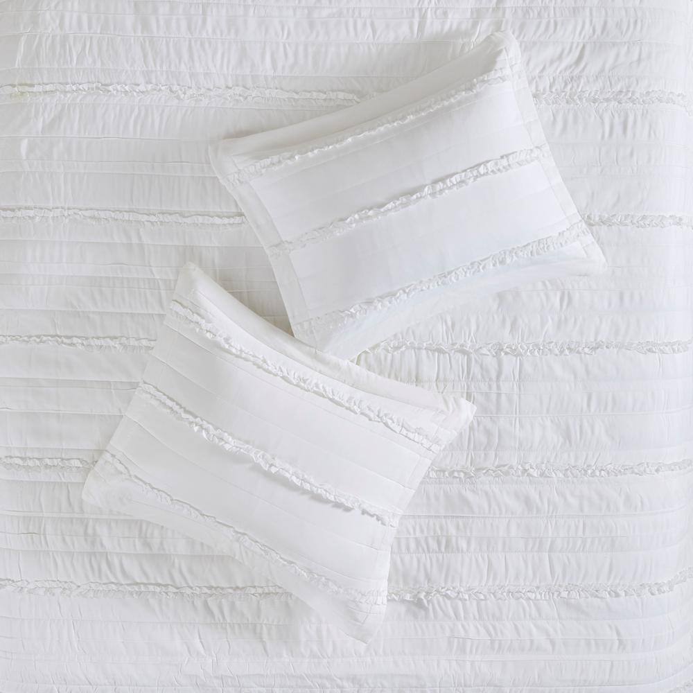 Elegant Full/Queen White Microfiber Quilt Set with Reversible Ruffle Design