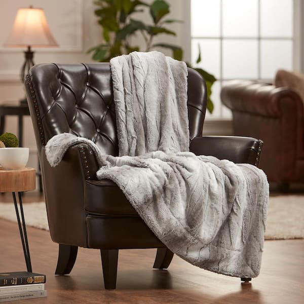 CHANASYA Faux Fur Ombre Gray Polyester Faux Long Fur Throw Blanket - 50 in. x 65 in.
