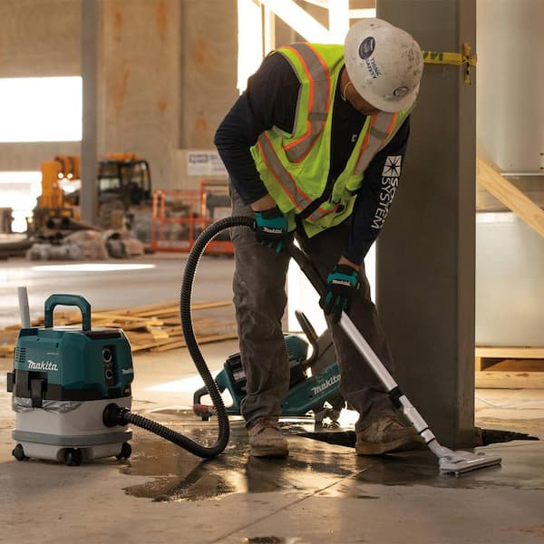 Makita 40V max XGT Brushless Cordless 2.1 Gallon Wet/Dry Dust