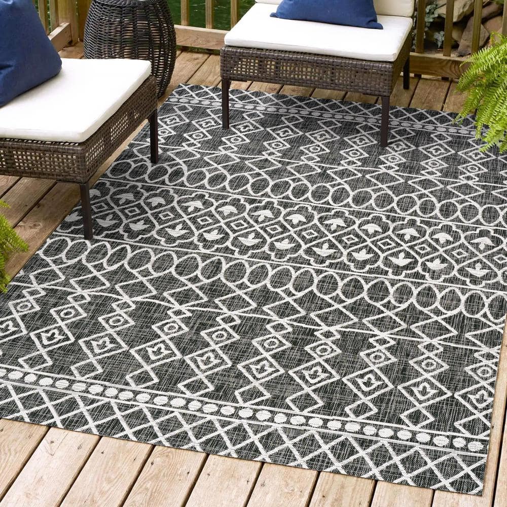 Handmade Rectangular Black/Ivory Diamond Synthetic Area Rug