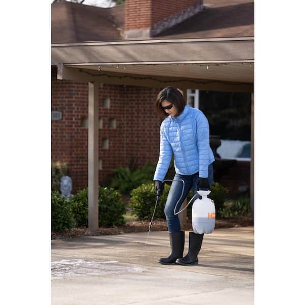 1 Gal. Concrete and Driveway Degreaser Concentrate Pressure Wash, Dissolves Grease and Buildup on Brick and Tile