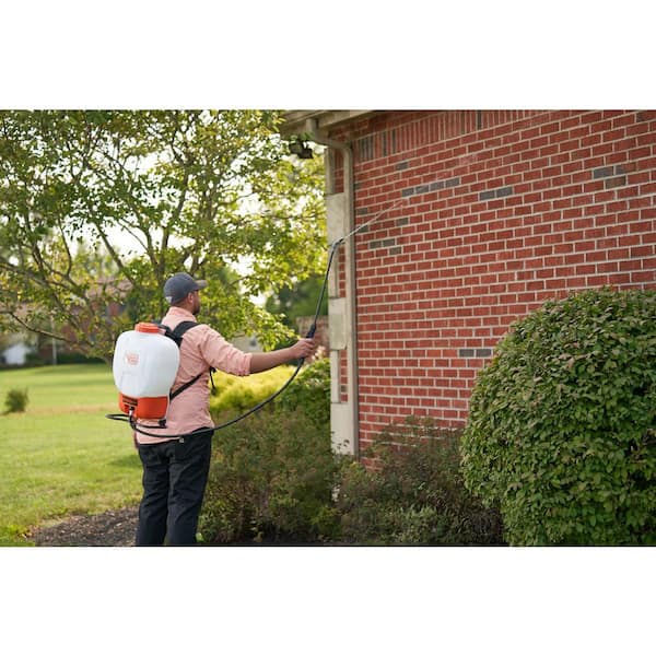 BLACK and DECKER Battery Powered 4-Gallon Backpack Sprayer - tools - by  owner - sale - craigslist