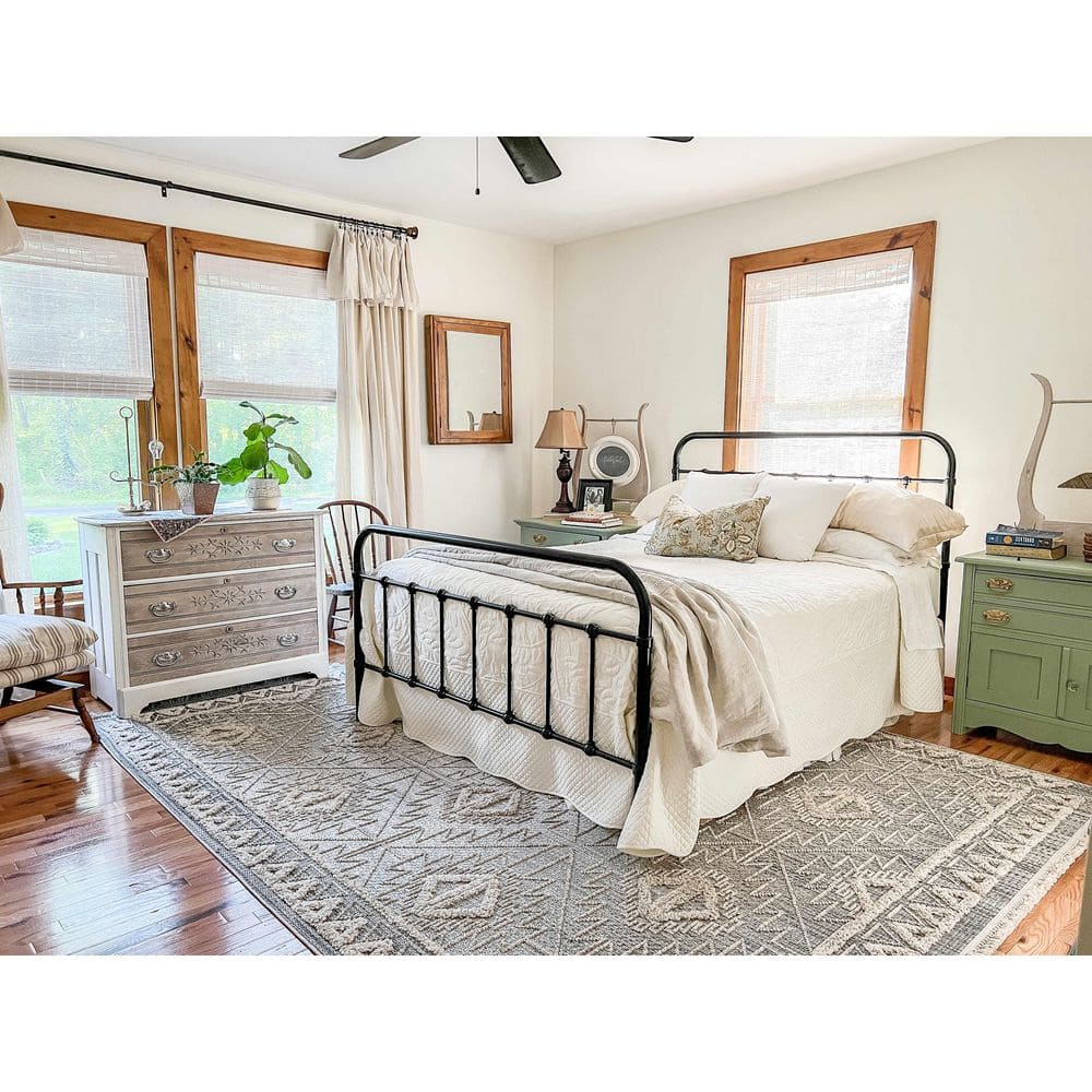 Agoo 5'3" x 7' Gray and Cream High Pile Polyester Area Rug
