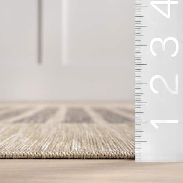 Treasure 10 ft. x 14 ft. Geometric Light Grey Indoor/Outdoor Area Rug