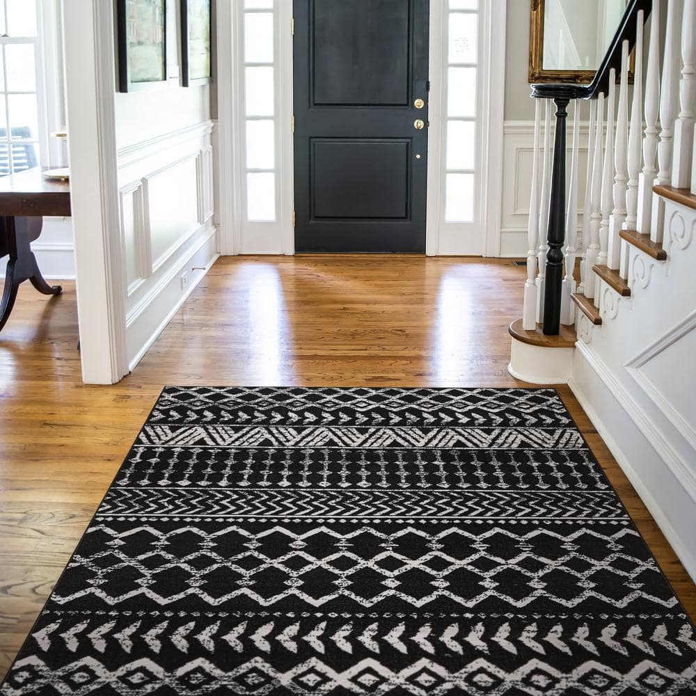 Camilson Black and White Geometric 8' x 10' Synthetic Area Rug