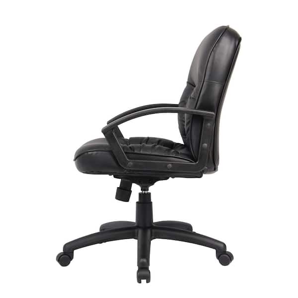 https://images.thdstatic.com/productImages/4a742b5d-ba72-4ac4-8d4b-20810173bdb4/svn/black-boss-office-products-executive-chairs-b7306-e1_600.jpg