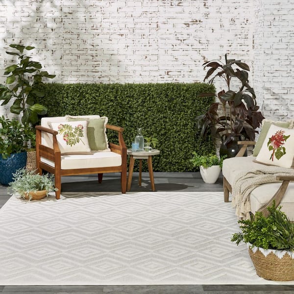 Versatile Ivory/White 8 ft. x 10 ft. Diamond Geometric Indoor Outdoor Area Rug