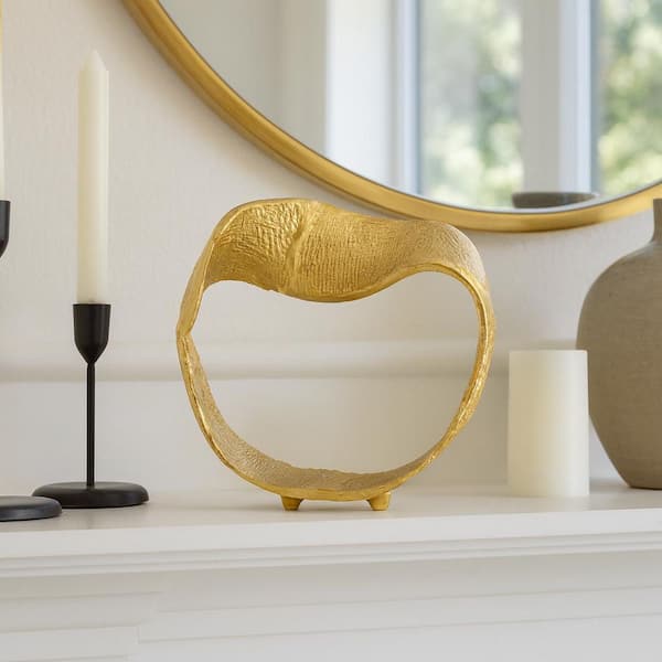 Liv & Skye Gold 9.25 in. x 10 in. Metal Oval Twisted Hammered Ring Sculpture