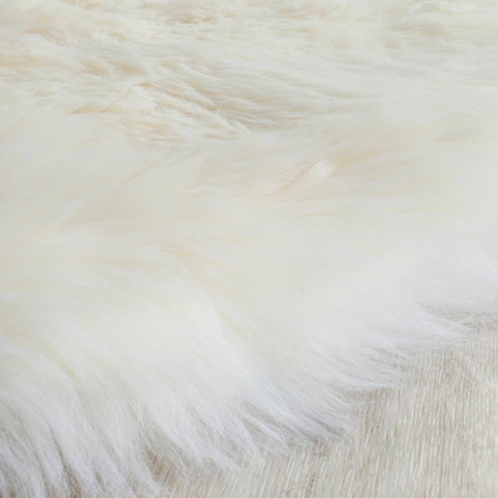 Luxurious Ivory Sheepskin 3'x5' Handmade Rectangular Area Rug