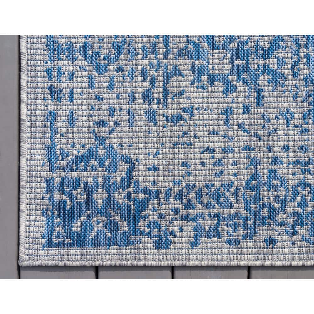 Classic Blue Rectangular Easy-Care Outdoor Rug, 4' x 6'
