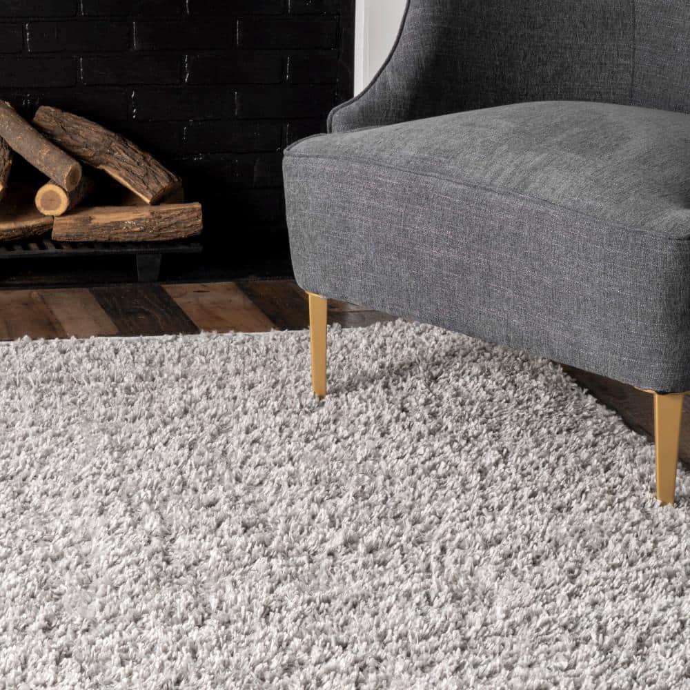 Gray Synthetic Solid Shag Area Rug 5' 3" x 7' 7"