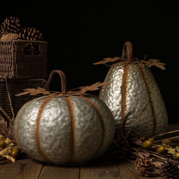 Glitzhome 6 in. H Galvanized Metal Pumpkins (Set of 2)