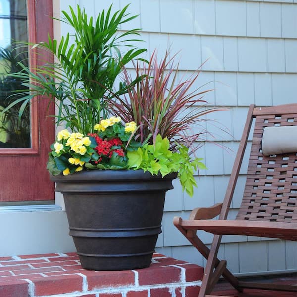 Grosfillex Resin Planter Rust