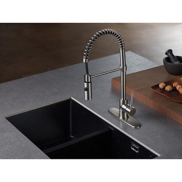 New York Single-Handle Pull-Down Sprayer Kitchen Faucet in Brushed Nickel