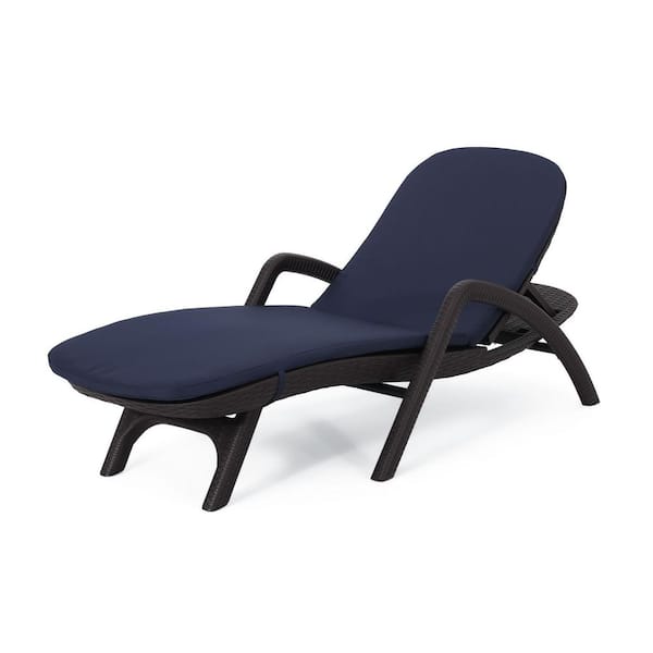 Adjustable Backrest Plastic Outdoor Chaise Lounge with Blue Cushions