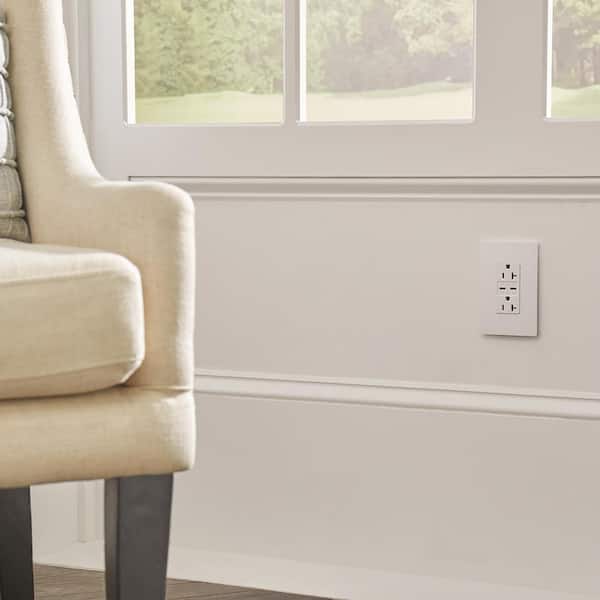 radiant 20 Amp 125-Volt Tamper-Resistant Duplex Outlet with Ultra-Fast PLUS Power Delivery USB C/C, White