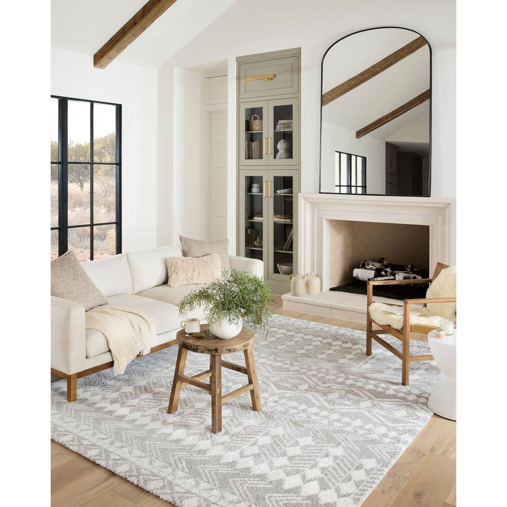 Bliss Gray and White Geometric Shag Area Rug 5'-3" x 7'-6"