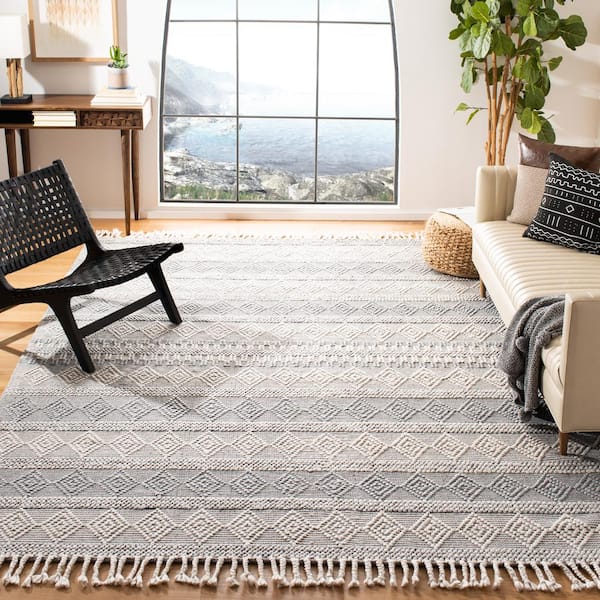 Natura 9 ft. x 12 ft. Silver Diamond Distressed Striped Area Rug