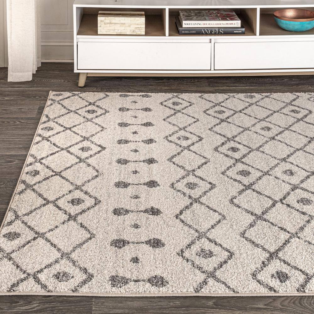 Moroccan-Inspired Cream & Gray Synthetic Area Rug - Easy Care, 3x5 Feet