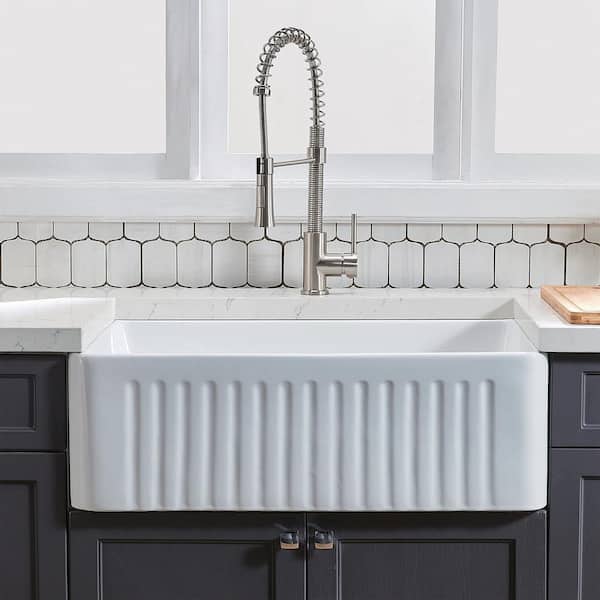 Maincraft White Ceramic 30 in. Single Bowl Farmhouse Apron Kitchen Sink with Grid and Strainer