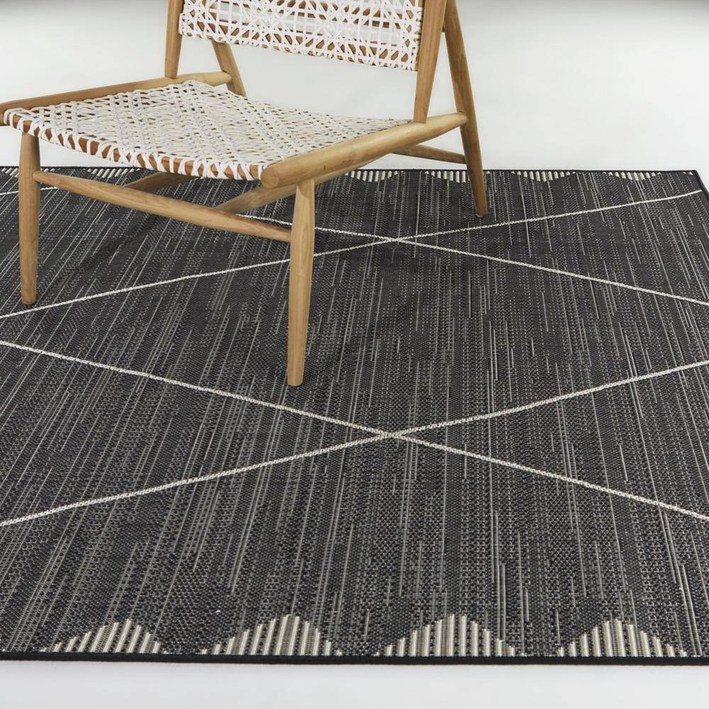 Charcoal Diamond Pattern Synthetic Flat Woven Indoor/Outdoor Rug