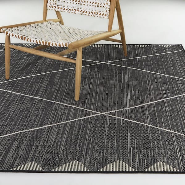 Calderon Charcoal 5 ft. x 7 ft. Diamond Indoor/Outdoor Area Rug