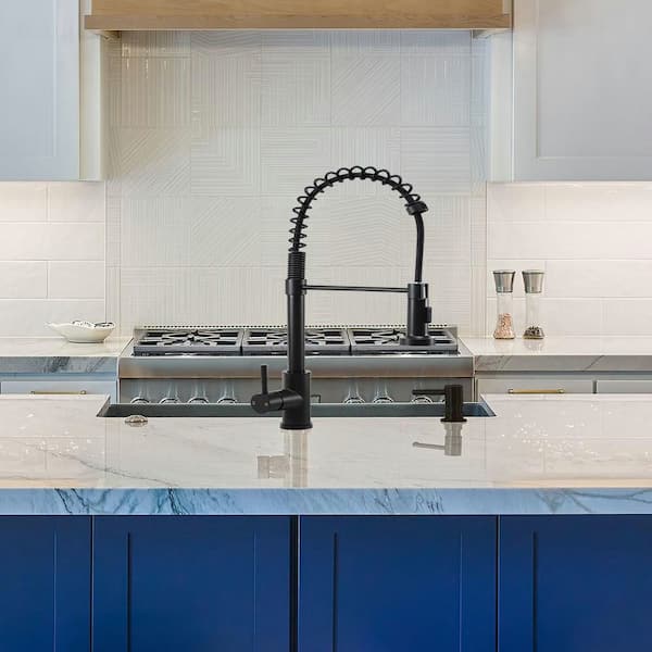 Single Handle Pull Down Sprayer Kitchen Faucet with Turbo Spray in Matte Black